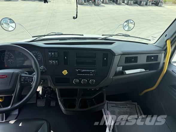 Peterbilt 537 Platós / Ponyvás teherautók