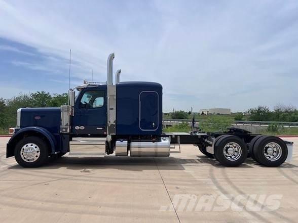 Peterbilt 589 Nyergesvontatók
