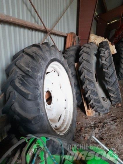  - - -  14,9x38 Gumiabroncsok, kerekek és felnik