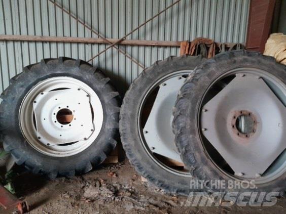  - - -  14,9x38 Gumiabroncsok, kerekek és felnik