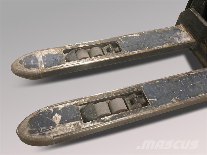 BT SWE120L Gyalogkíséretű targonca