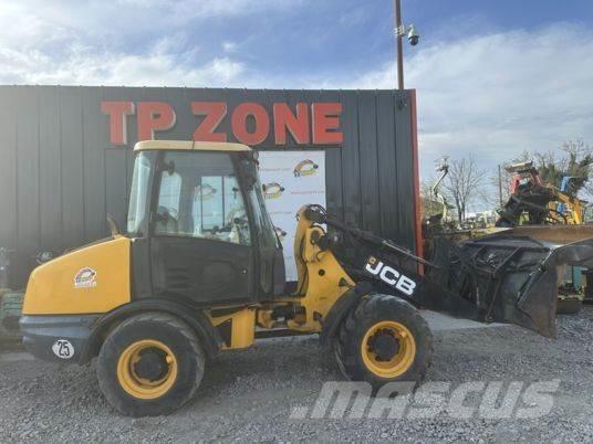 JCB 406 à 23500 € HT Gumikerekes homlokrakodók