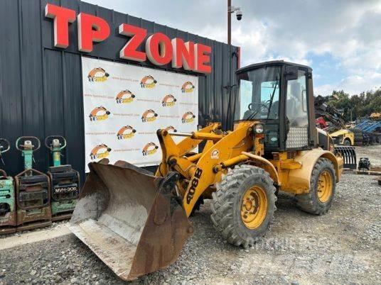 JCB 408 à 14500 € HT Gumikerekes homlokrakodók