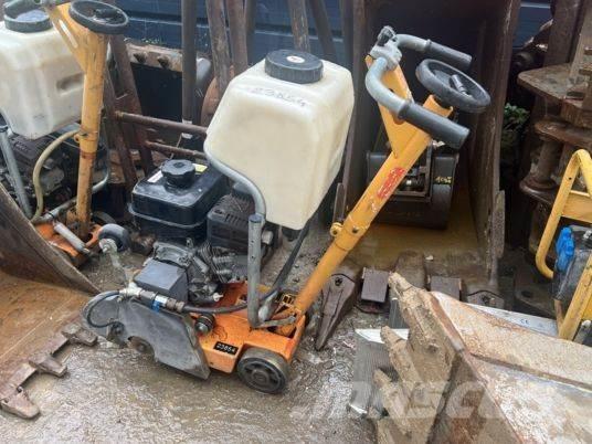  Scie à sol HUSQVARNA Építőipar - Egyebek