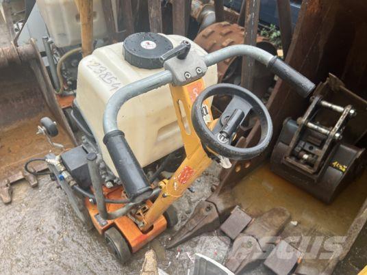  Scie à sol HUSQVARNA Építőipar - Egyebek