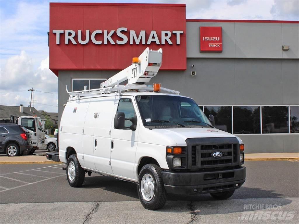 Ford E350 Teherautóra szerelt emelők és állványok