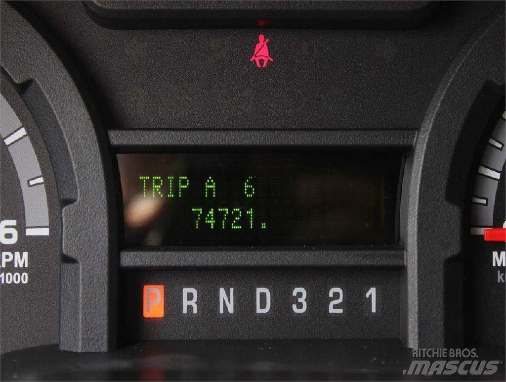Ford E350 Teherautóra szerelt emelők és állványok