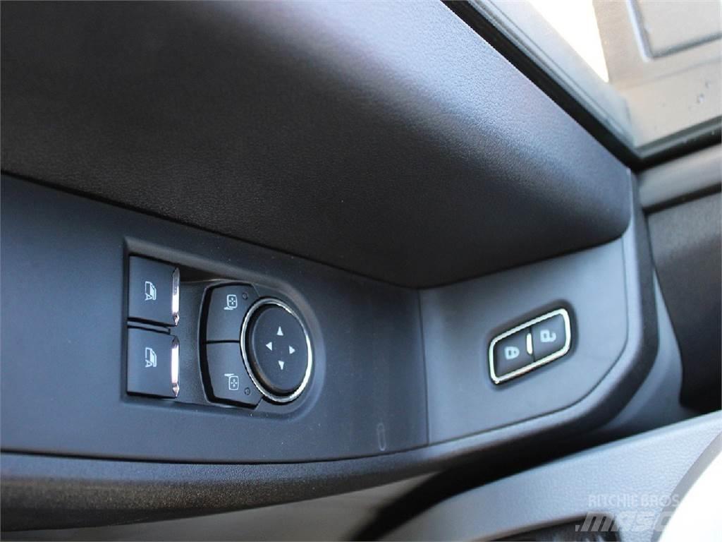 Ford F350 Teherautóra szerelt emelők és állványok