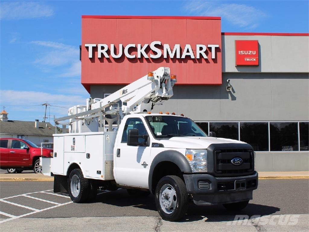 Ford F450 Teherautóra szerelt emelők és állványok