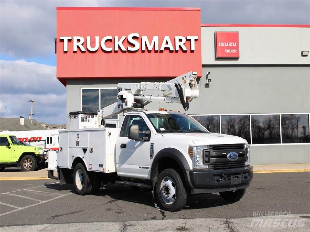 Ford F550 Teherautóra szerelt emelők és állványok