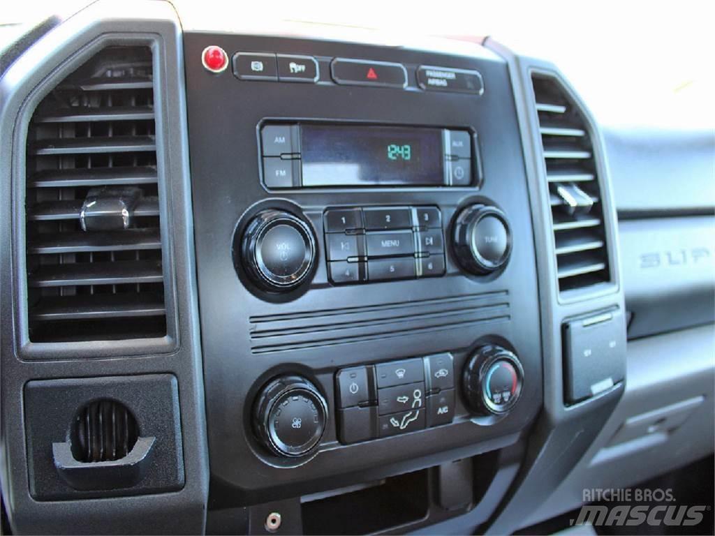 Ford F550 Teherautóra szerelt emelők és állványok