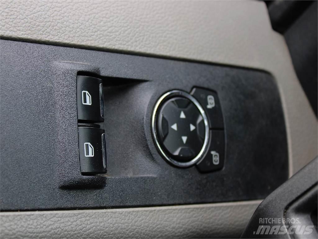 Ford F550 Teherautóra szerelt emelők és állványok