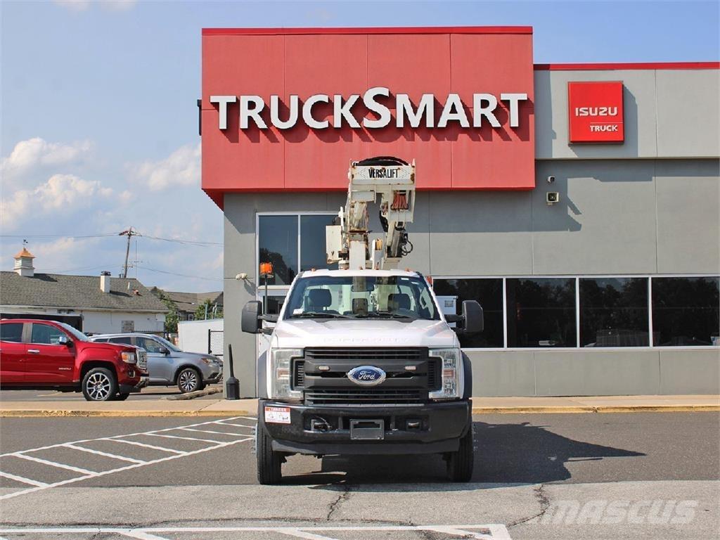 Ford F550 Teherautóra szerelt emelők és állványok