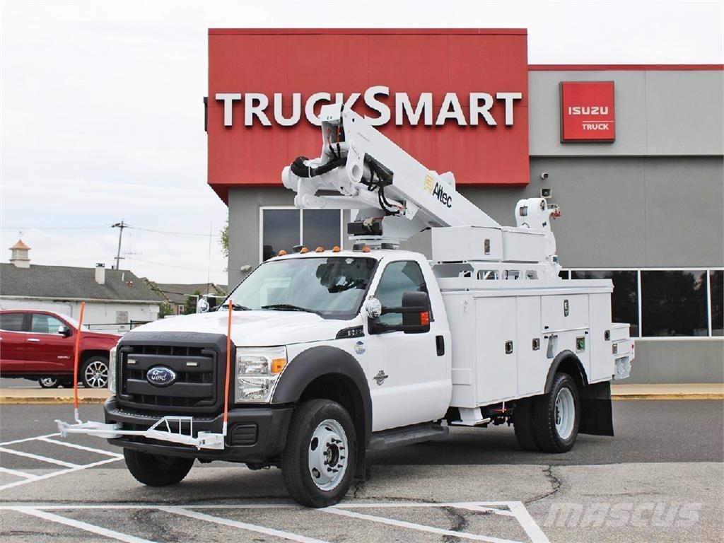 Ford F550 Teherautóra szerelt emelők és állványok