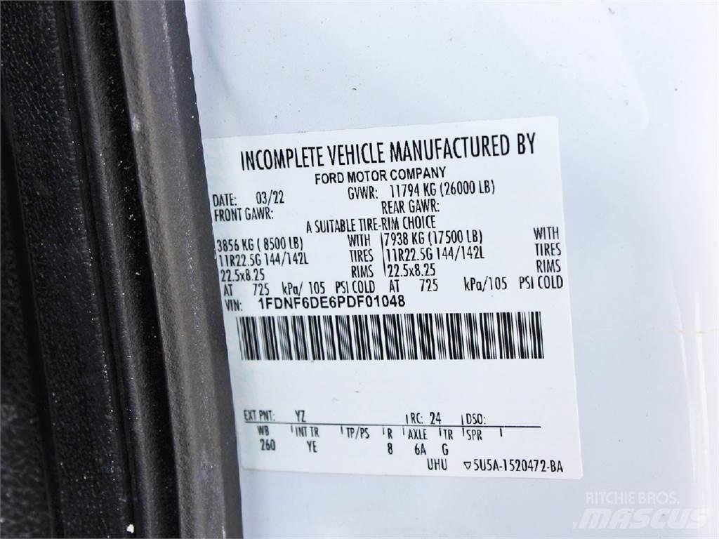 Ford F650 Platós / Ponyvás teherautók