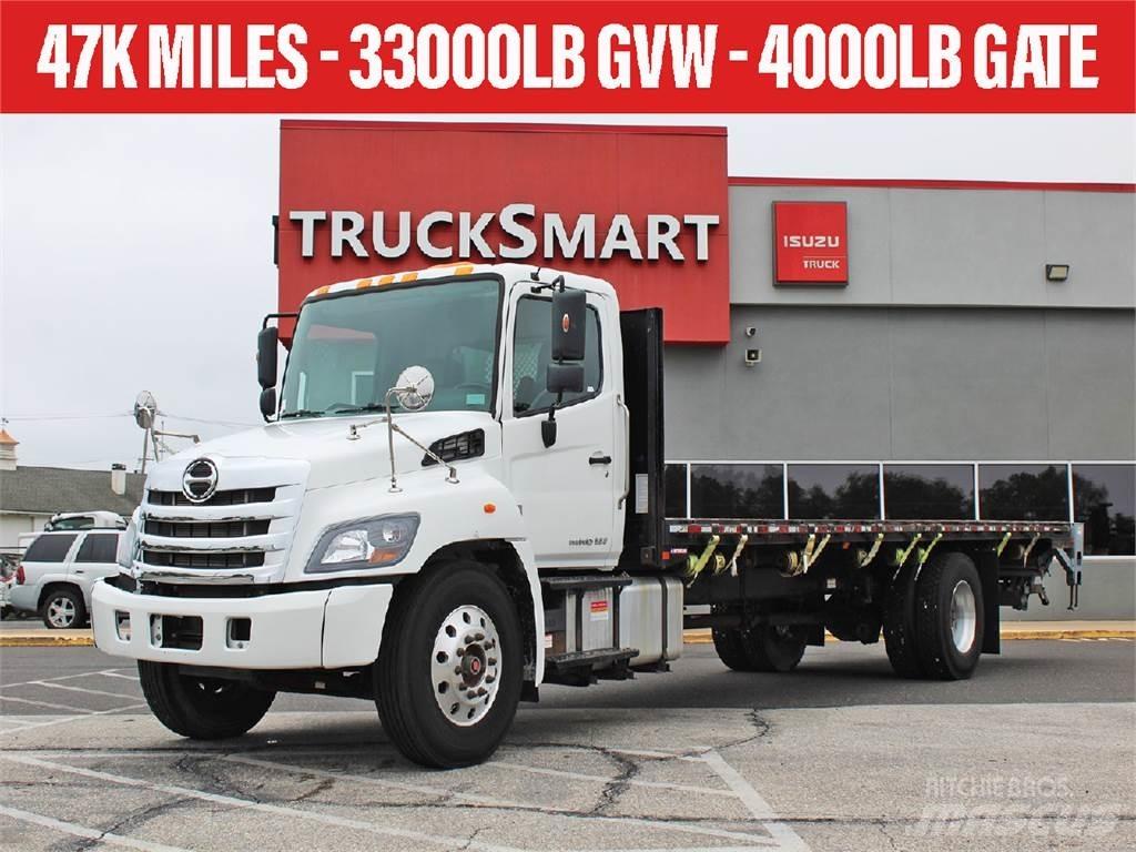 Hino 338 Platós / Ponyvás teherautók