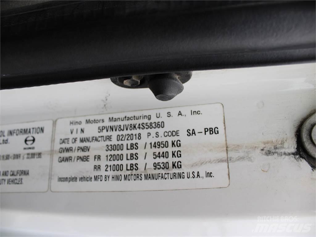 Hino 338 Platós / Ponyvás teherautók