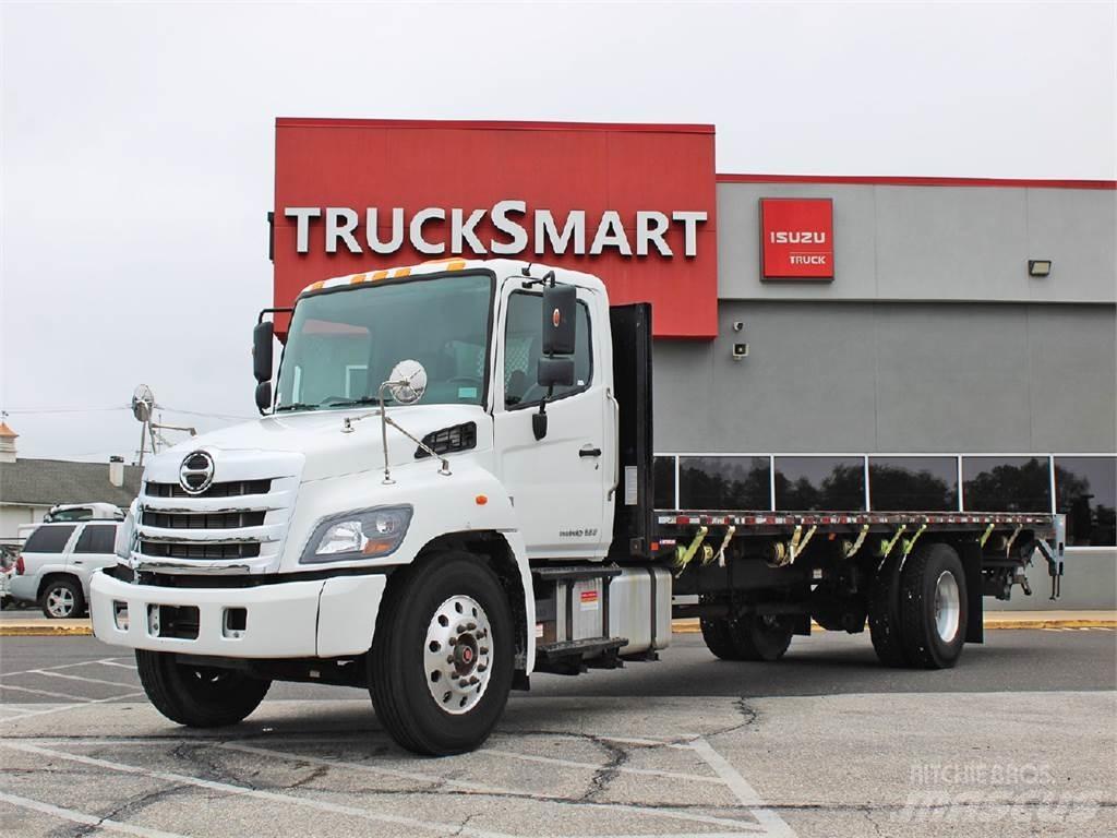 Hino 338 Platós / Ponyvás teherautók
