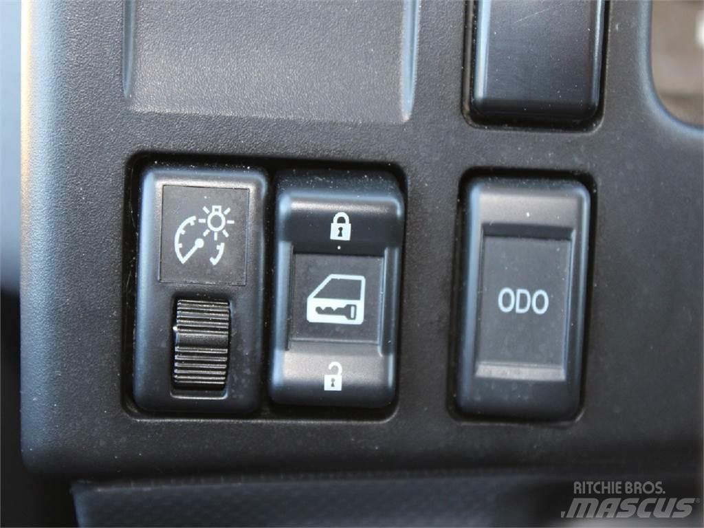 Isuzu NRR Konténer keretes / Konténeres teherautók