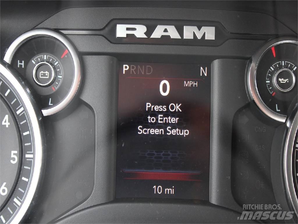 RAM 3500 Platós / Ponyvás teherautók