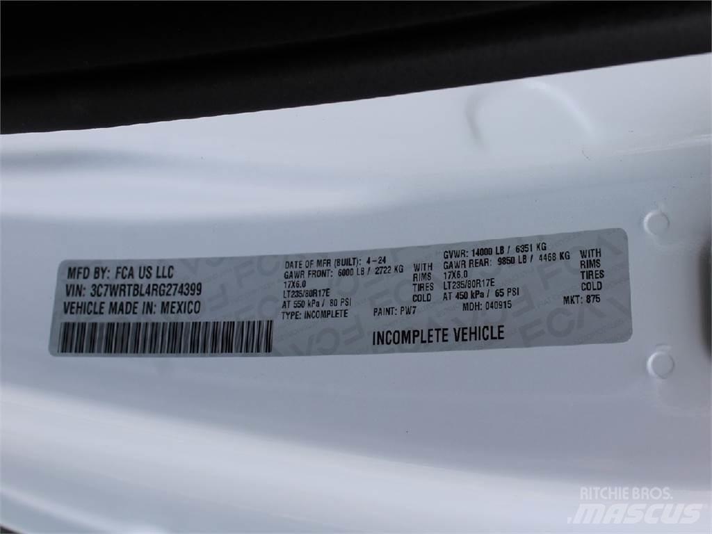 RAM 3500 Platós / Ponyvás teherautók