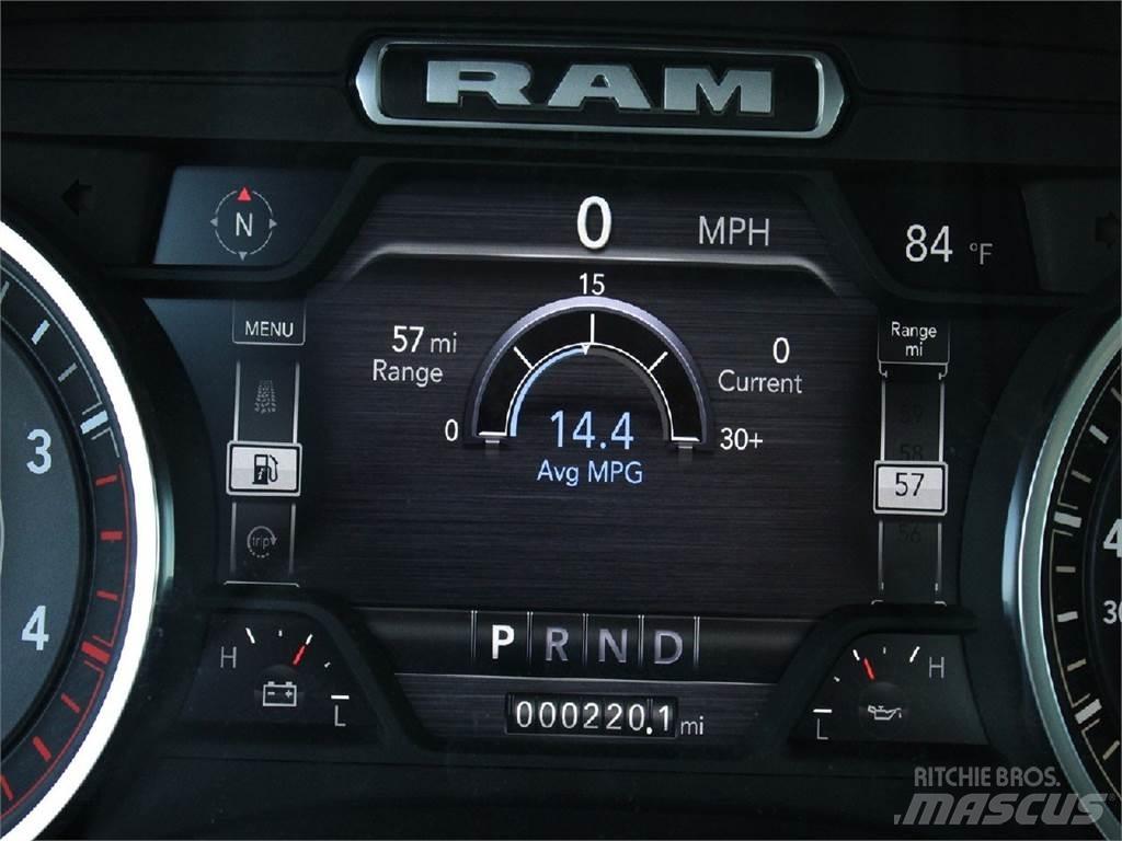 RAM 5500 Platós / Ponyvás teherautók