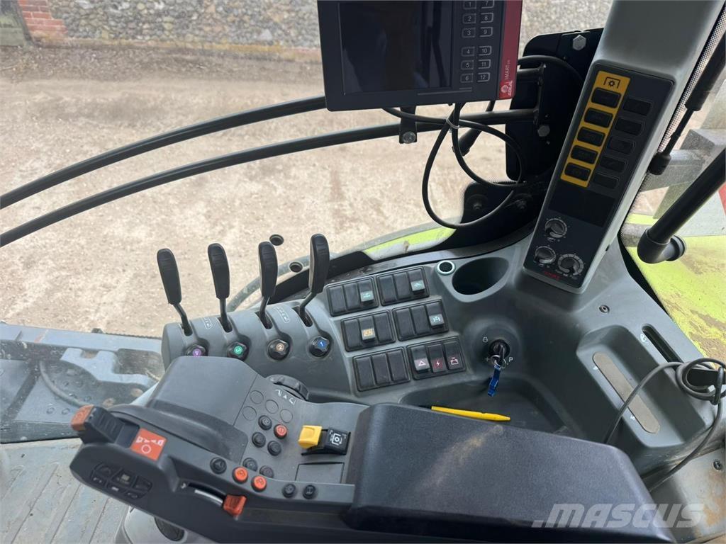 CLAAS AXION 800 Traktorok