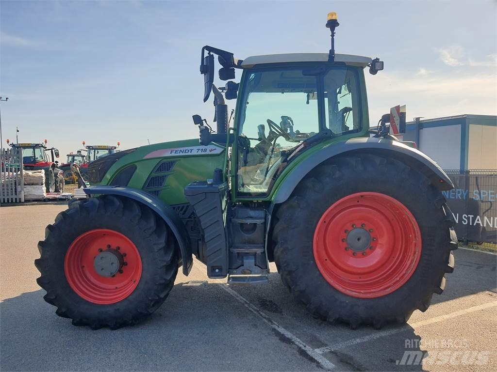 Fendt 718 VARIO S4 Traktorok
