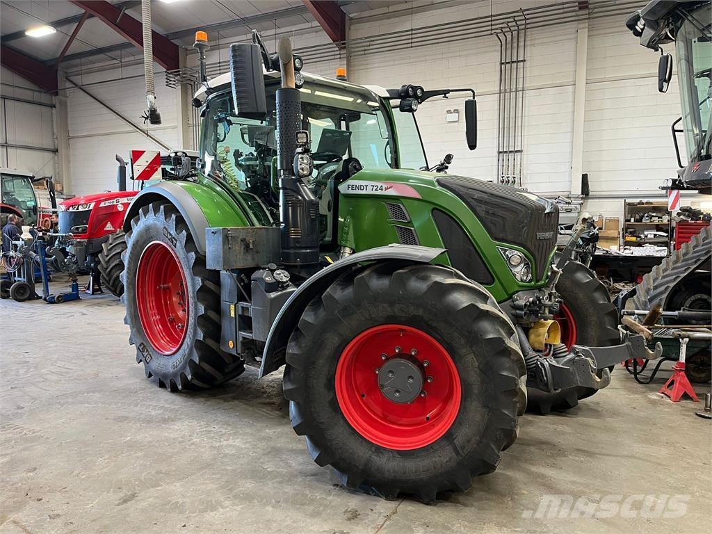 Fendt 724 VARIO S4 Traktorok