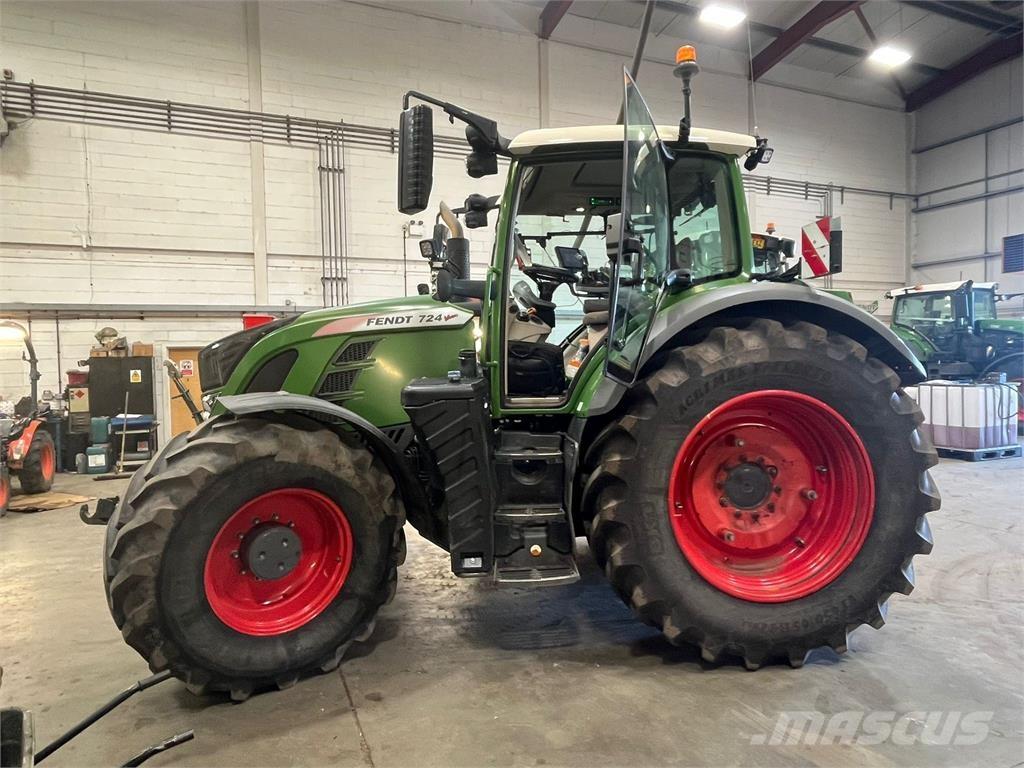 Fendt 724 VARIO S4 Traktorok