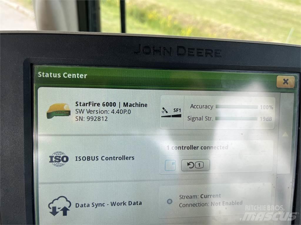 John Deere 6215R Traktorok