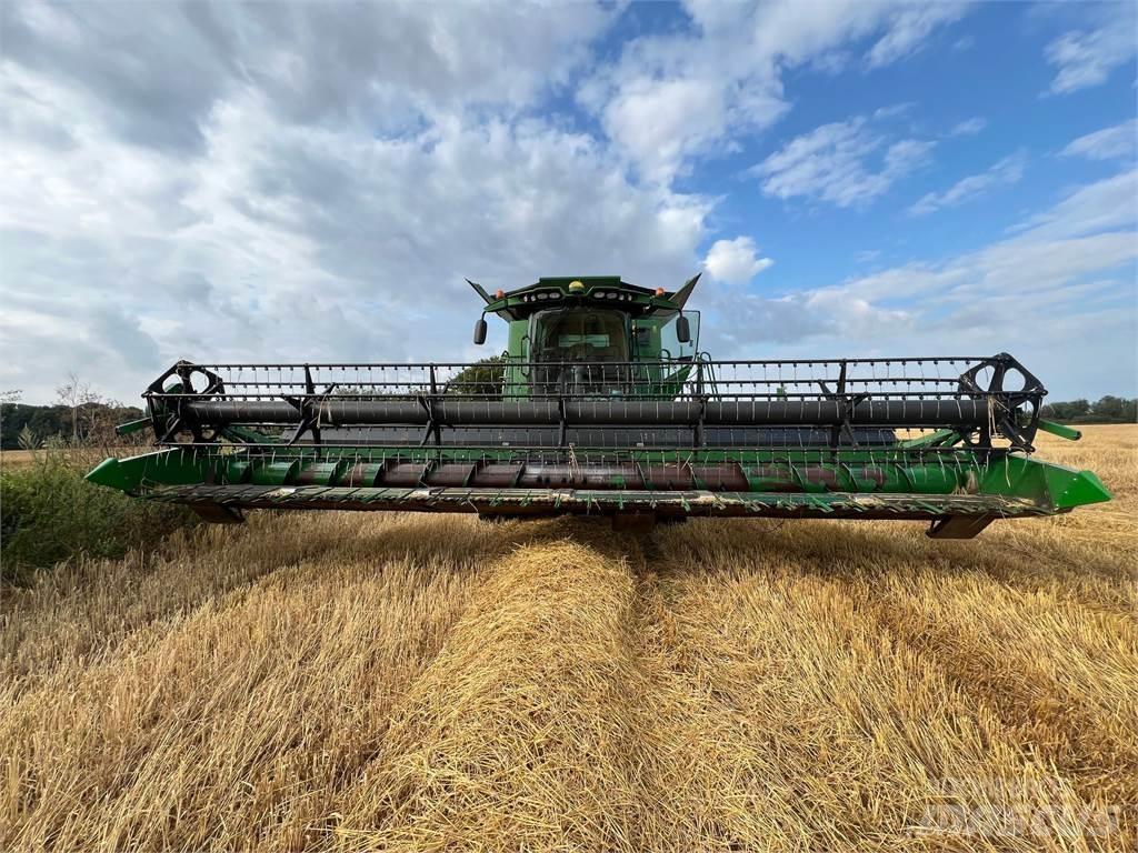 John Deere S685I Kombájnok