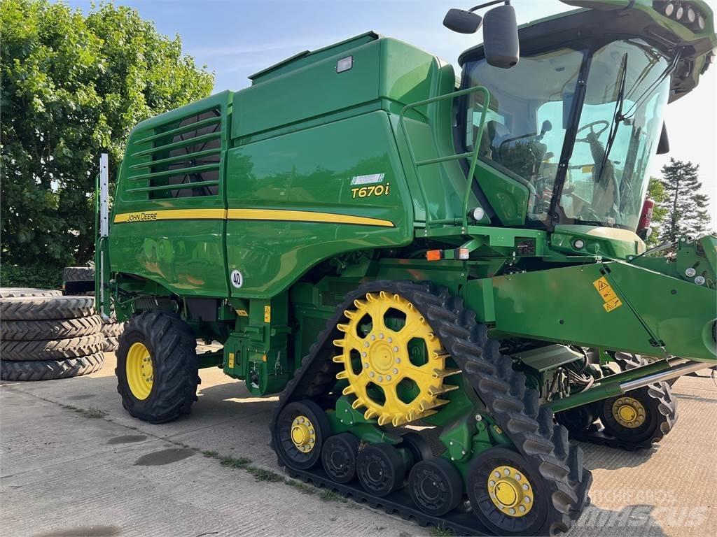 John Deere T670I Kombájnok