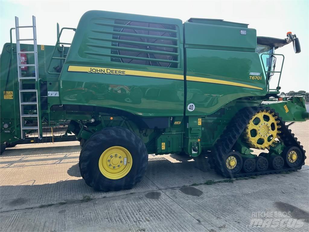 John Deere T670I Kombájnok