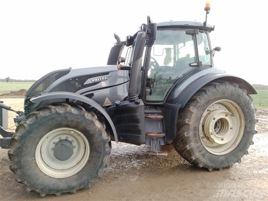 Valtra T254V Traktorok