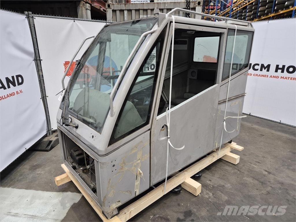  C.T.2 upper cabin Vezetőfülke és belső tartozékok