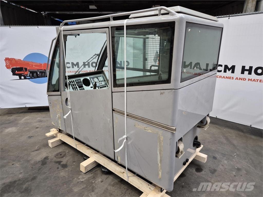  C.T.2 upper cabin Vezetőfülke és belső tartozékok