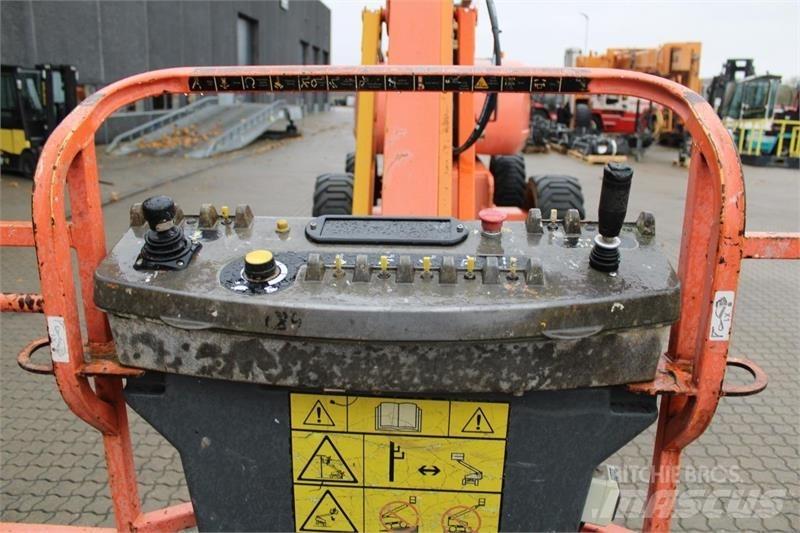 JLG 800AJ Karos emelők