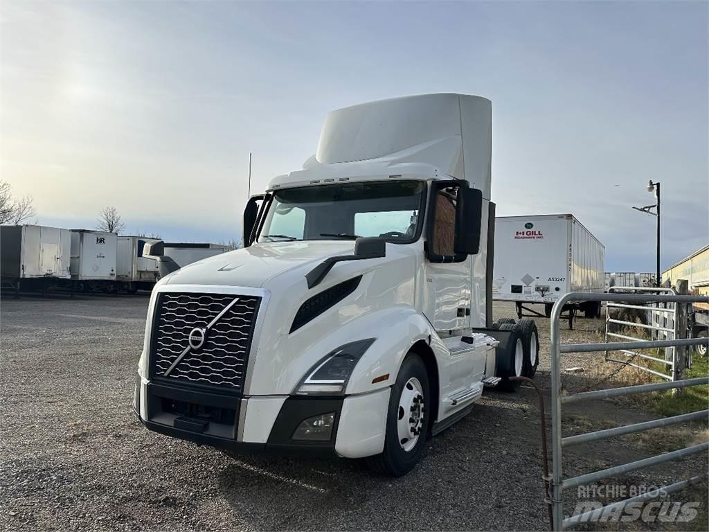 Volvo VNL300 Nyergesvontatók
