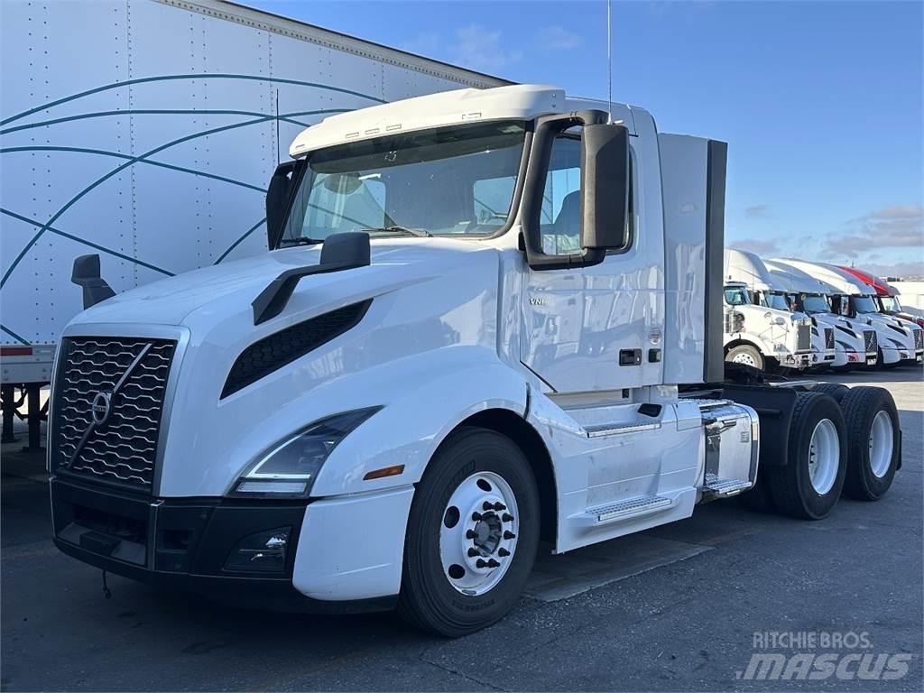 Volvo VNL300 Nyergesvontatók