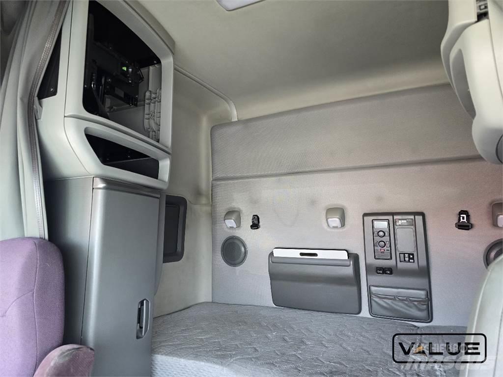 Volvo VNL740 Nyergesvontatók