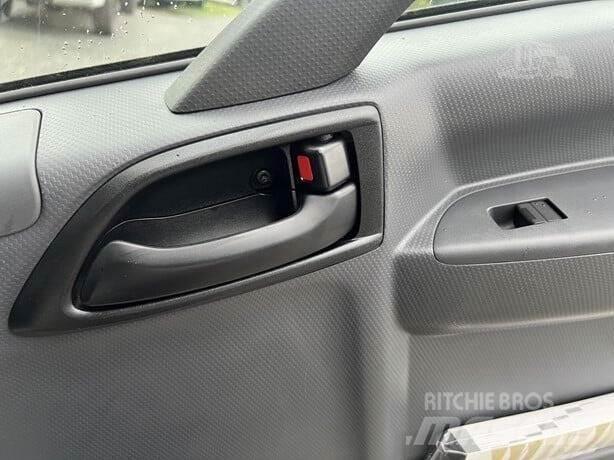 Isuzu NRR Építőipar - Egyebek