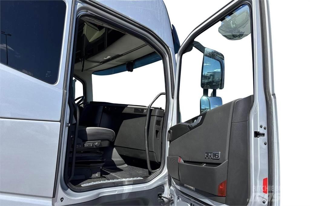 Volvo FH 16 650 Emelőhorgos rakodó