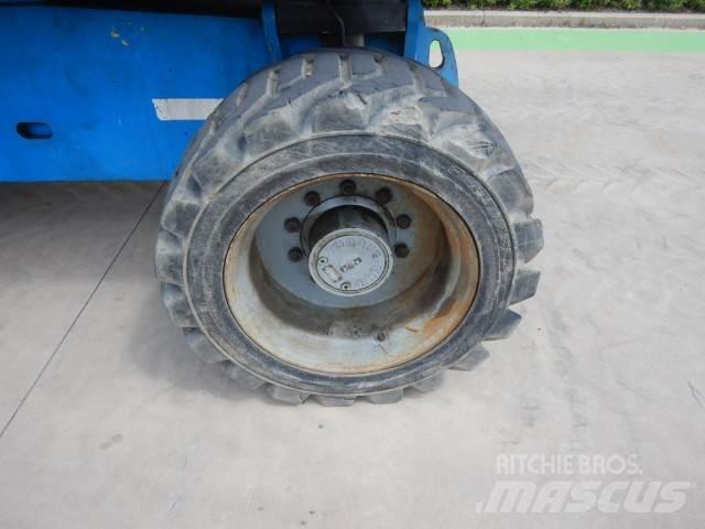 Genie Z80-60RT Karos emelők