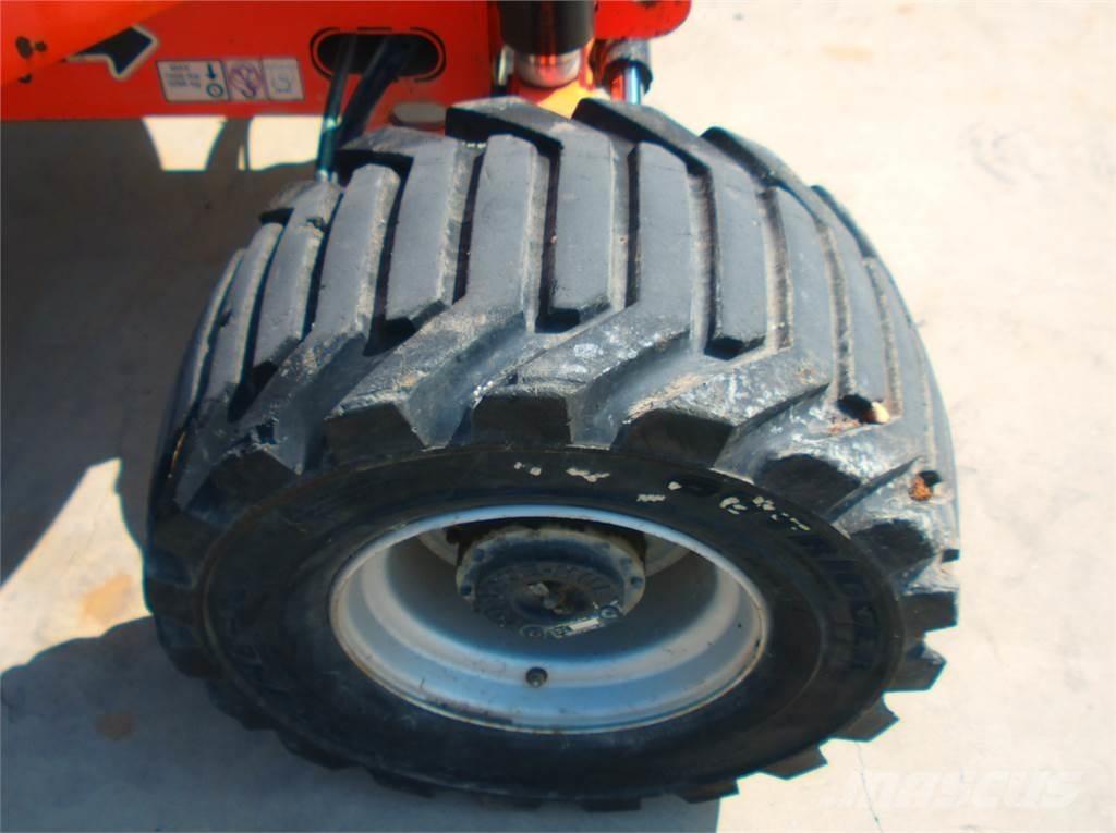 JLG 450AJ Karos emelők
