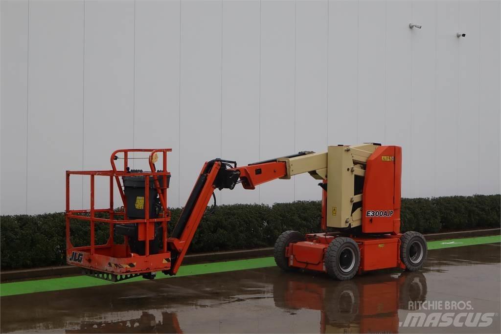 JLG E300AJP Karos emelők