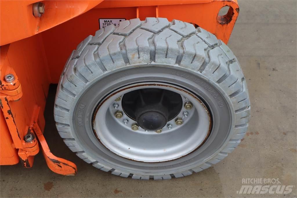 JLG E300AJP Karos emelők