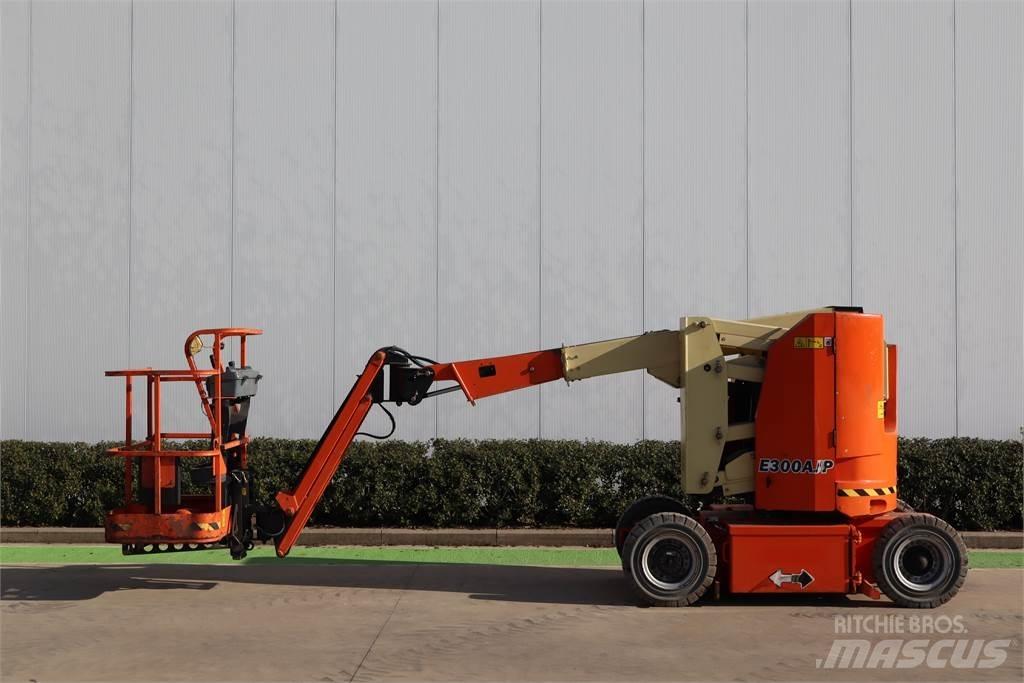 JLG E300AJP Karos emelők