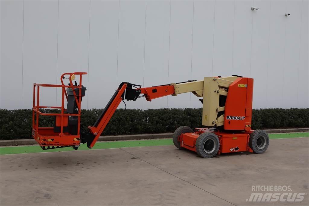 JLG E300AJP Karos emelők