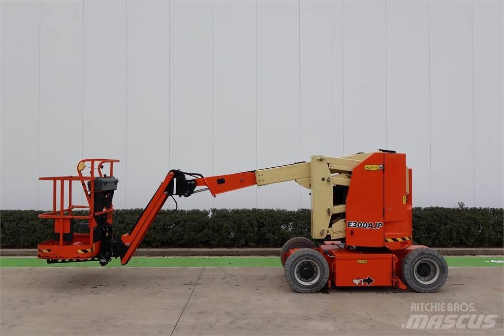 JLG E300AJP Karos emelők